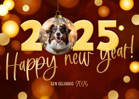 Nieuwjaarskaart modern 2025 rood kerstbal goud met foto