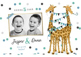 Tweeling kinderfeestje giraf feest confetti slingers