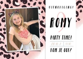 Uitnodiging kinderfeestje meisje met roze panterprint + foto