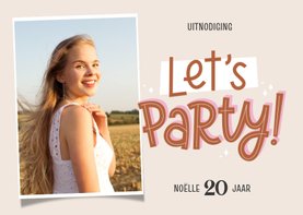 Uitnodiging let's party typografie met foto