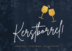 Uitnodiging online kerstborrel met proostende wijnglazen