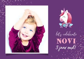 Verjaardagskaart grote foto met unicorn en confetti
