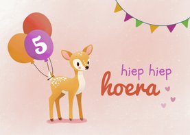 Verjaardagskaart voor meisje met lief hertje en ballonnen