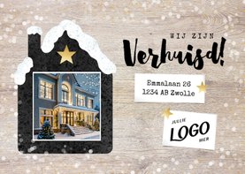 Zakelijke kerst- verhuiskaart met huisje sneeuw en logo