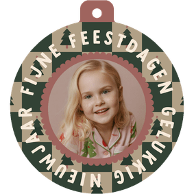 Foto kerstbalvorm kaart blokjespatroon kerstboompjes