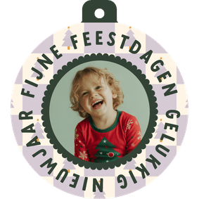 Kerstbal foto kerstkaart lila blokjespatroon met kerstbomen