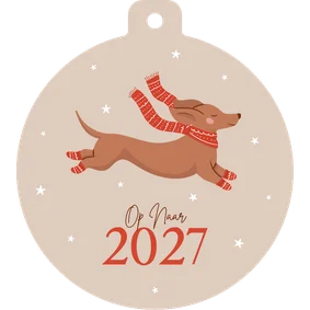 Beige nieuwjaarskaart kerstbal met teckel op naar 2027