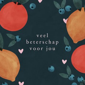 Blauwe beterschapskaart met fruit en hartjes