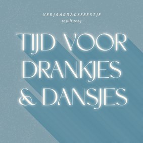 Blauwe uitnodiging voor een feestje drankjes en dansjes