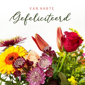 Bloemen verjaardagskaart met klassiek boeket en tekst