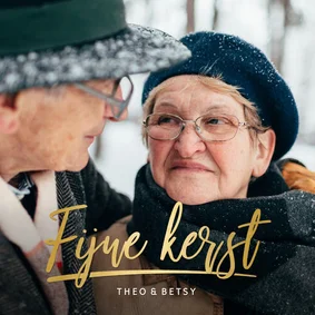 Eenvoudige kerstkaart met grote eigen foto en goudlook tekst