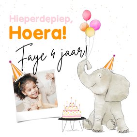 Feestelijke kaart met olifant taart en ballonnen