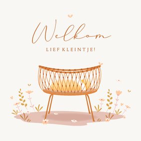 Felicitatie geboorte illustratie rotan wiegje met bloesem