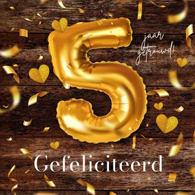 Felicitatiekaart houten 5-jarig huwelijk confetti trouwdag