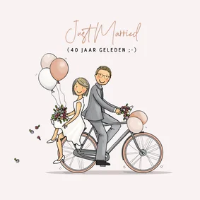 Felicitatiekaart jubileum op fiets met ballonnen