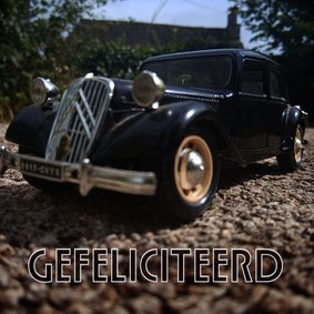 Felicitatiekaart met een auto uit de jaren '30