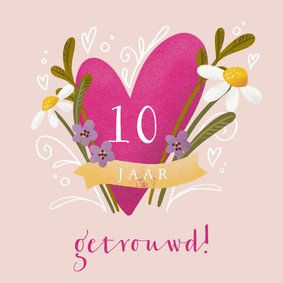 Felicitatiekaart voor huwelijksjubileum met hart en bloemen