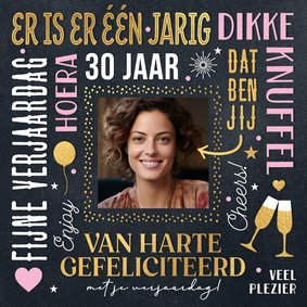 Foto verjaardag kaart typografie op krijtbord