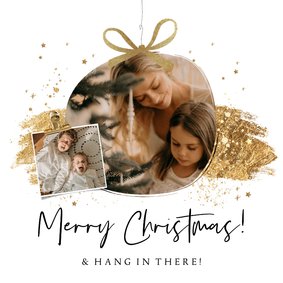 Fotokaart 'Hang in there' kerstbal strik goudlook verfstreep