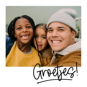 Fotokaart met grote foto en kader met geschreven 'Groetjes!'