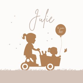 Geboortekaart houten bakfiets met zusjes ballon