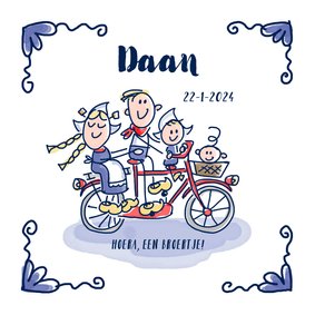 Geboortekaartje delfts blauw met grote zus gezin op fiets