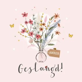 Geslaagd kaart boeket bloemen vlinders hartjes