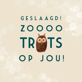 Geslaagd kaart met uil en tekst: zoooo trots op jou