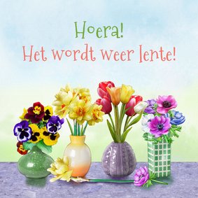 Gezellige bloemenkaart met 4 vaasjes met getekende bloemen