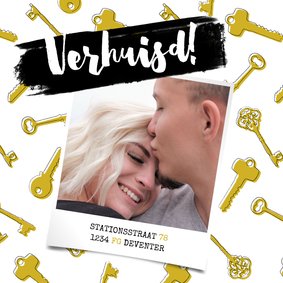 Hippe verhuiskaart met sleutels, typografie en foto