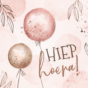 Hippe verjaardagskaart met ballonnen en lijntekening takjes