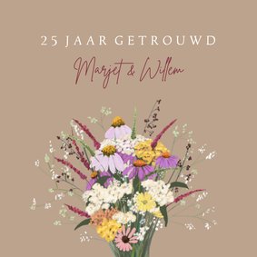 Jubileumkaart bruidspaar boeket vrolijke bloemen