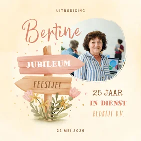 Jubileumkaart met foto, wegwijzer en bloemen 25 jaar