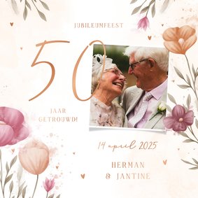 Jubileumkaart waterverf bloemen met foto en koperen hartjes