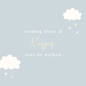Kaart sterfdag of verjaardag overleden kind kusjes wolken