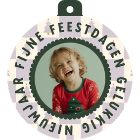 Kerstbal foto kerstkaart lila blokjespatroon met kerstbomen