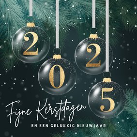 Kerstkaart 2025 gouden kerstballen groene takken