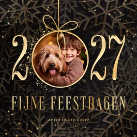 Kerstkaart 2027 met foto kerstbal en sneeuwvlokken