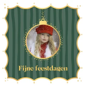 Kerstkaart groene strepen sterren en foto kerstbal
