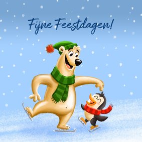 Kerstkaart ijsbeer en pinguïn schaatsen in de sneeuw