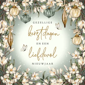 Kerstkaart in groen met kerstkrans en vlinders