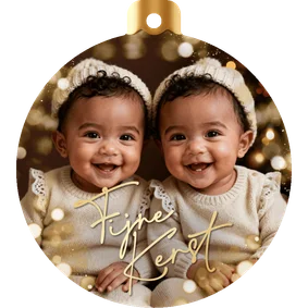 Kerstkaart kerstbal foto fijne kerst lichteffecten goud