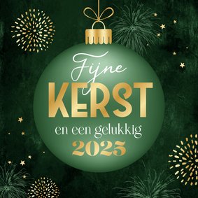 Kerstkaart kerstbal goud sterren fijne kerst vuurwerk