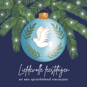 Kerstkaart kerstbal met vredesduif