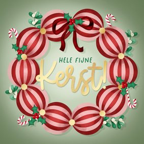 Kerstkaart kerstballen kerstkrans 'Fijne Kerst!'