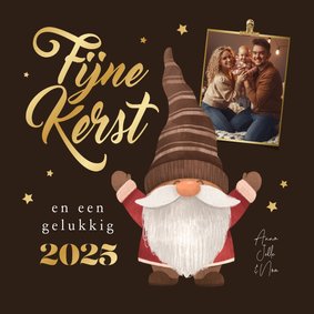 Kerstkaart kerstkabouter foto sterren fijne kerst goud bruin