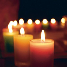 Kerstkaart met foto brandende kaarsen
