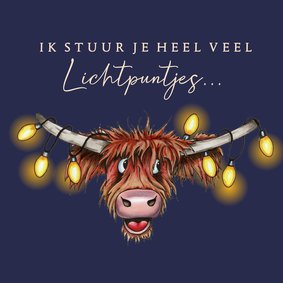 Kerstkaart met hooglander en verlichting