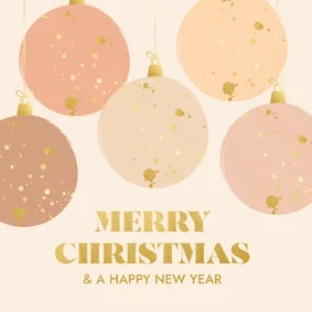 Kerstkaart met kerstballen in trendy kleuren en goudlook