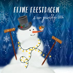Kerstkaart met sneeuwpop en roodborstje in de sneeuw